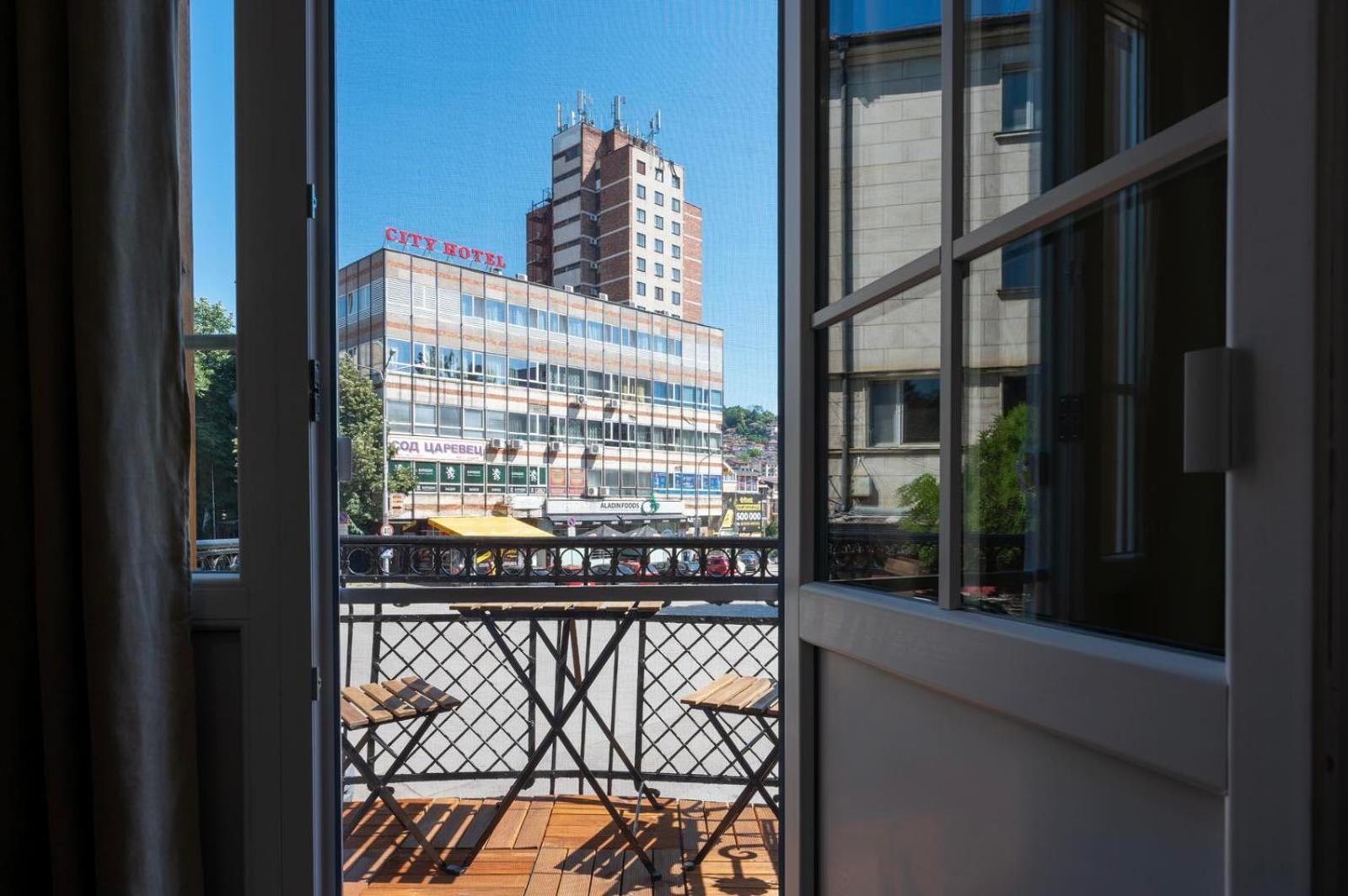 Apartpro Apartments, 大特尔诺沃 外观 照片