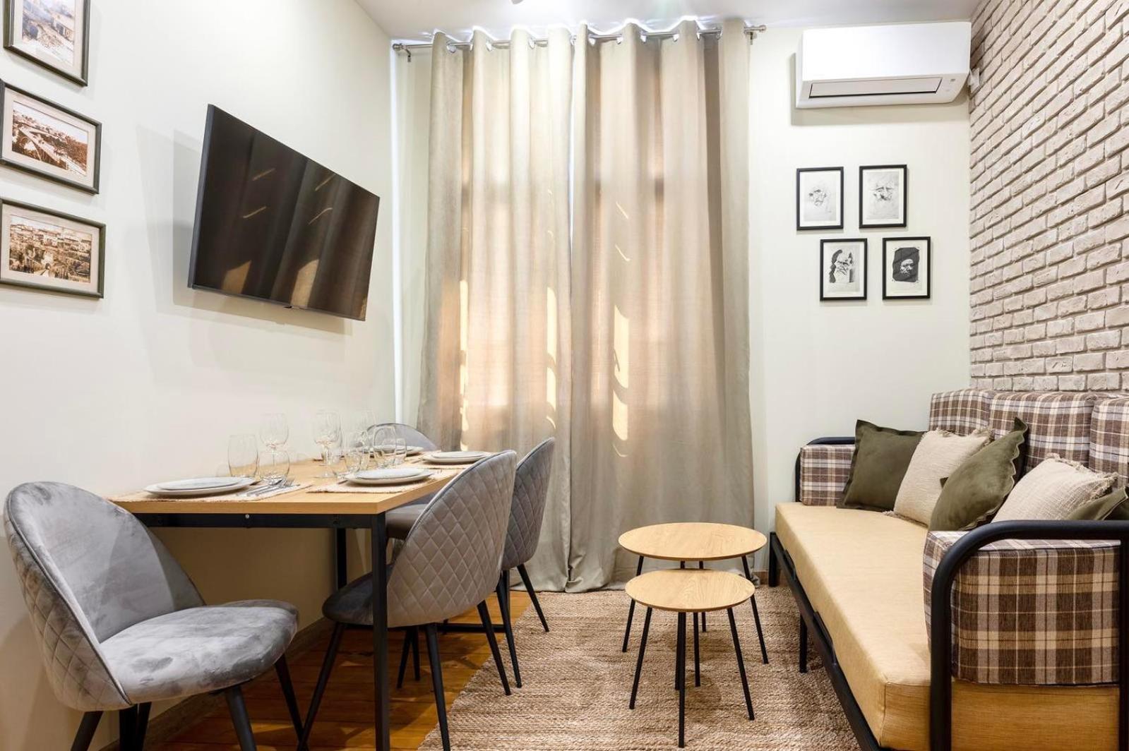 Apartpro Apartments, 大特尔诺沃 外观 照片
